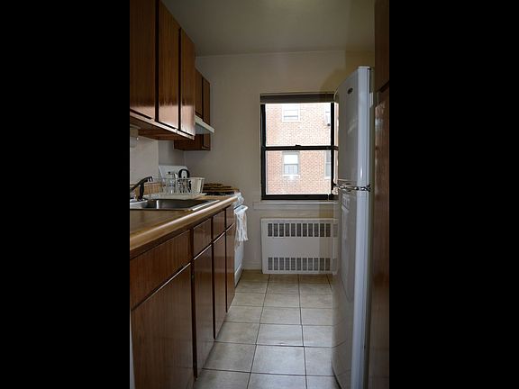 4th image of 19618 69th Ave