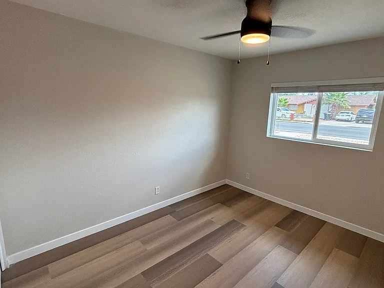 902 E 8th Ave — Photo 18