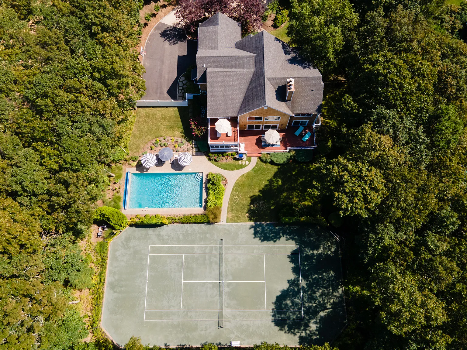 Quogue Village - Pool and Tennis — Photo 4
