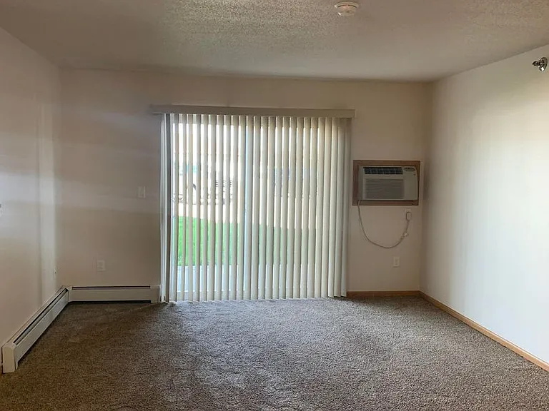 Westport Apartments — Photo 16