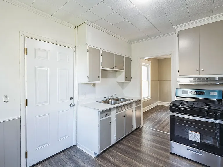 1573 Jermain Dr — Photo 6