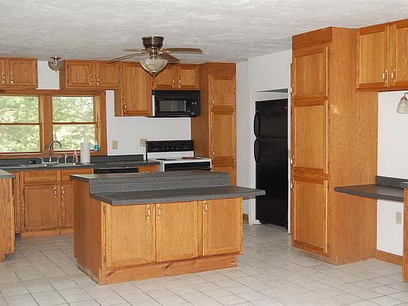 3rd image of 8150 Lakewood Dr