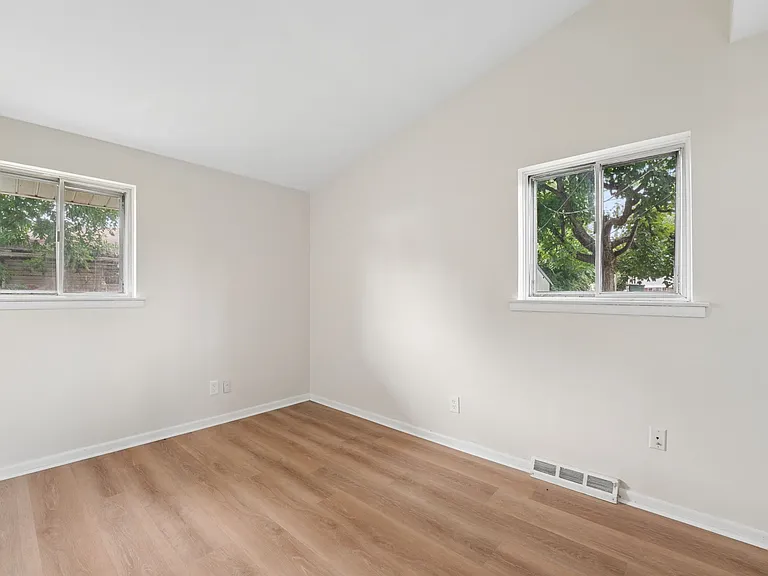 5038 Betsy Dr — Photo 13