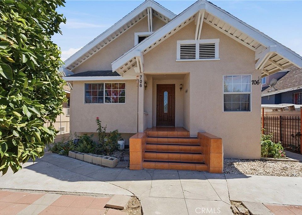 1st image of 706 W 42nd Pl