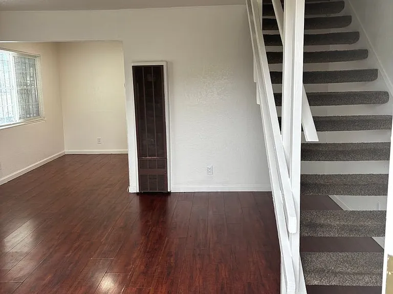463 Hale Ave — Photo 2