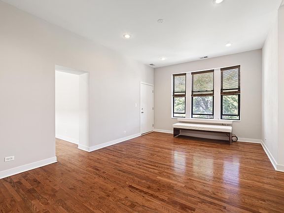 3rd image of 1419 N Washtenaw Ave APT 3R