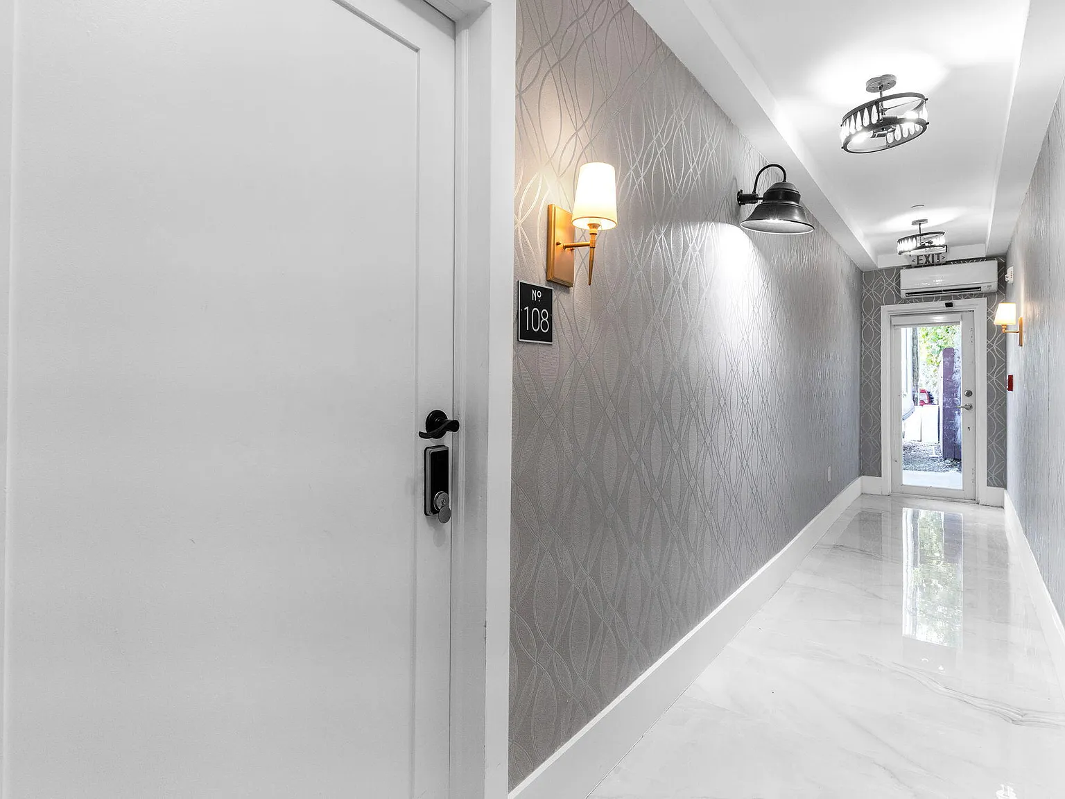 2 bed, 1.0 bath, $2,500 — Photo 2