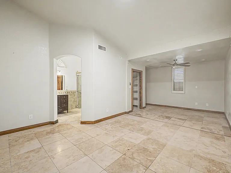 8544 W Holly St — Photo 16