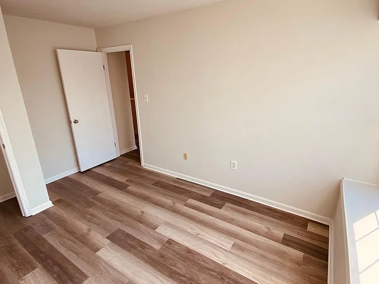 103 Britain Ct — Photo 14