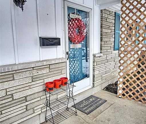 3rd image of 1073 Georgian Dr