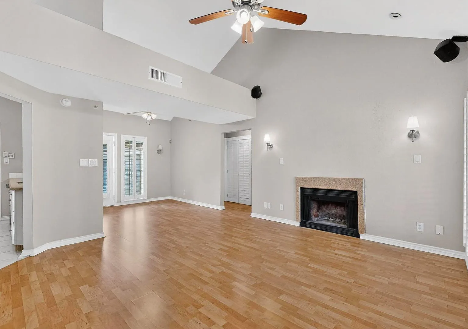 3105 San Jacinto St - 3105 San Jacinto #306 — Photo 2