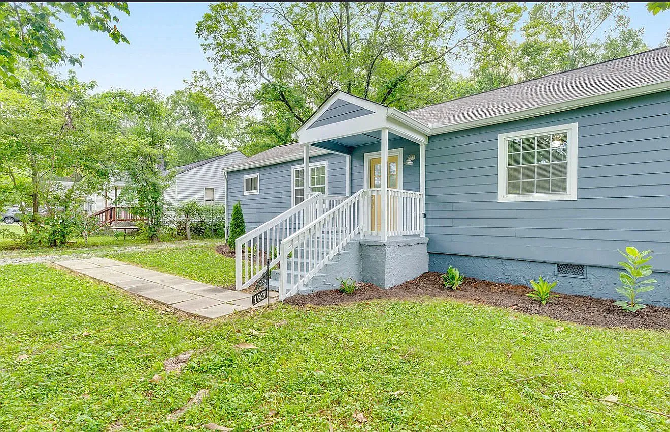 3 bed, 1150 sqft, $1,950 — Photo 1