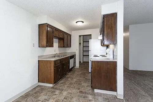 Lakeside Apartments Photo 1
