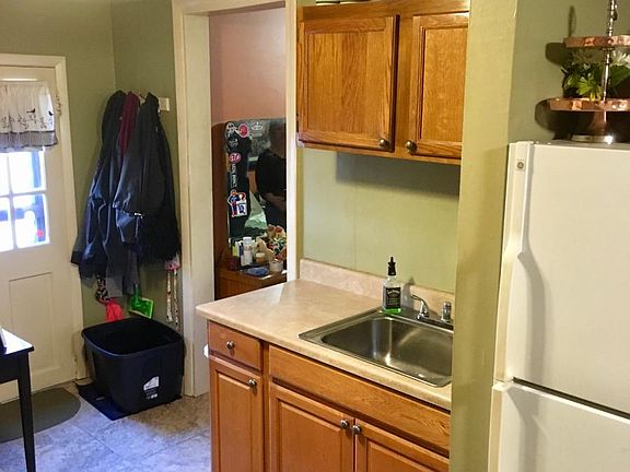 2nd image of 109 N Church St #3