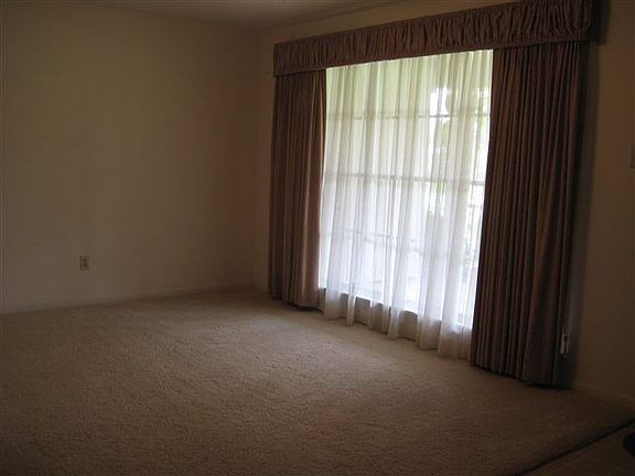 3rd image of 803 S 14th 1/2 St