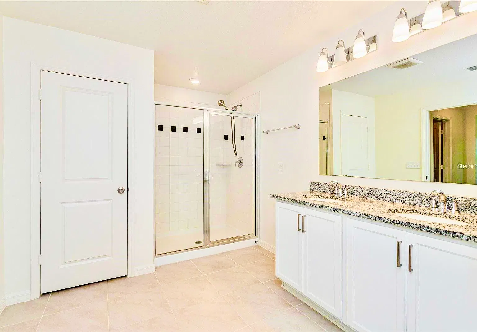 4 bed, 2343 sqft, $2,250 — Photo 4