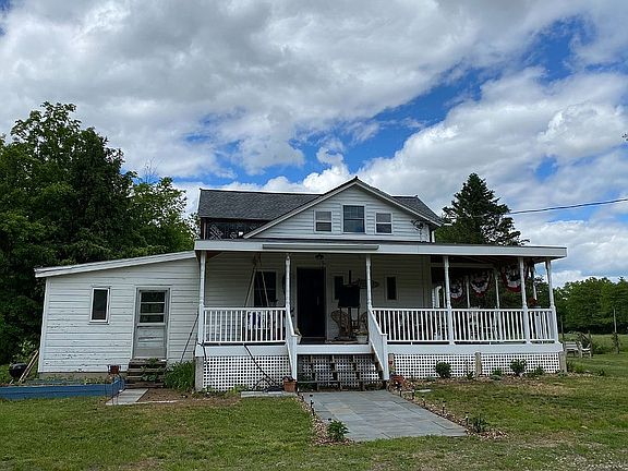 3rd image of 389 Beaver St