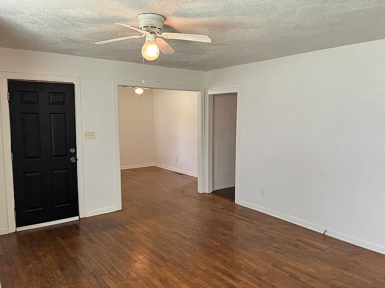 504 E Sunshine St — Photo 5