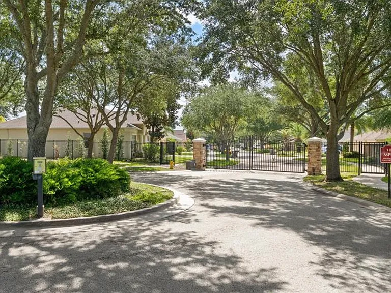 3827 Misty Landing Dr — Photo 24