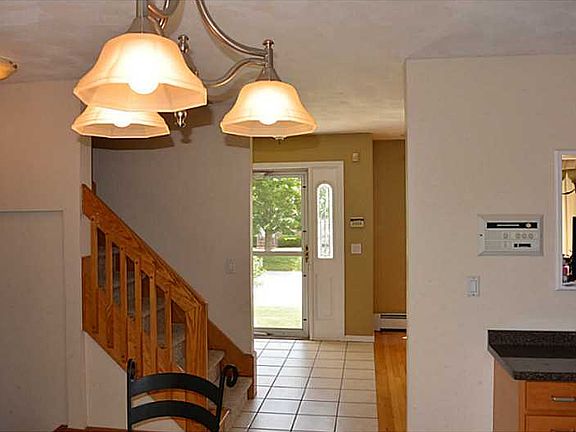 4th image of 65 Stony Acre Dr