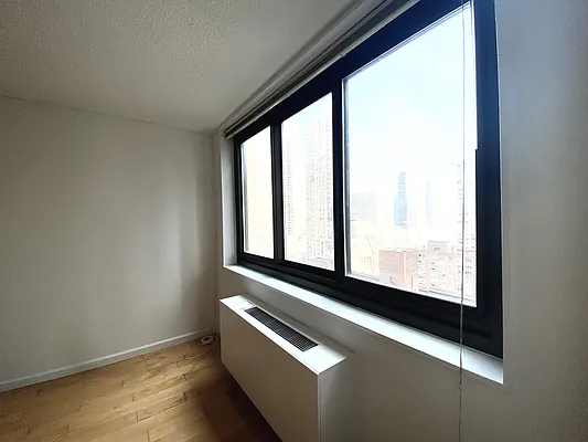 Rented by RELO REDAC INC. | media 4