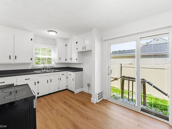 4th image of 29107 Fuller Ave