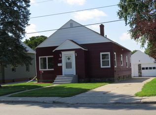 809 4th Ave NW, Jamestown, ND 58401