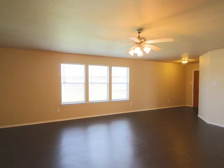 557 Winbridge Ln — Photo 4