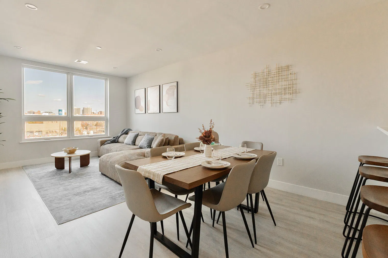 3 bed, 2.0 bath, 17222 sqft, $8,313 — Photo 2