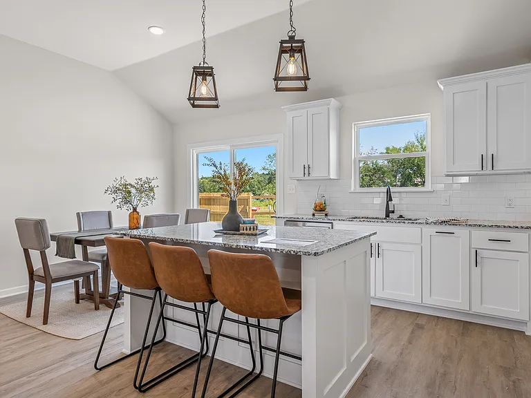 1020 Hunter Dr — Photo 5