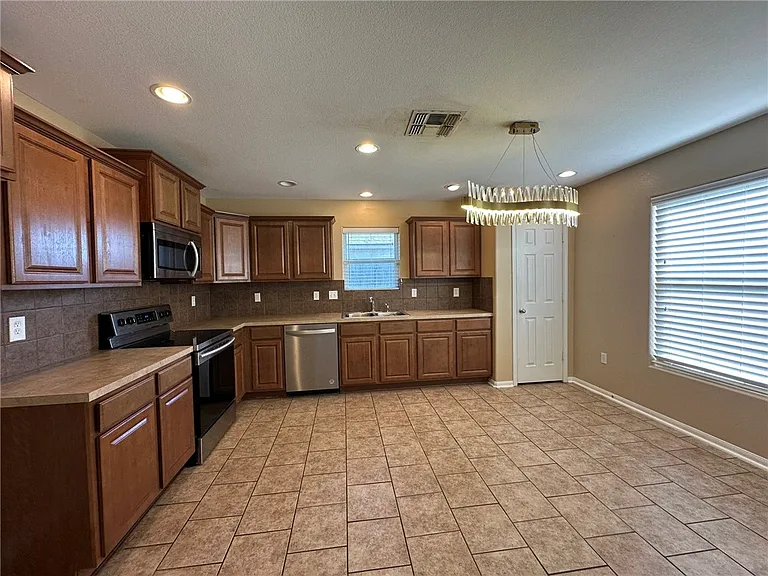 1132 Imperial St — Photo 5