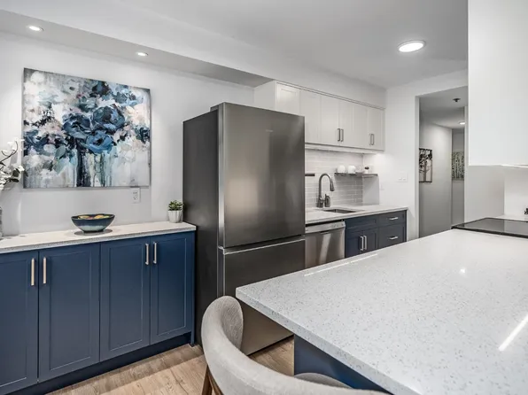 715 Royal Ave #313, New Westminster, BC V3M 5X4