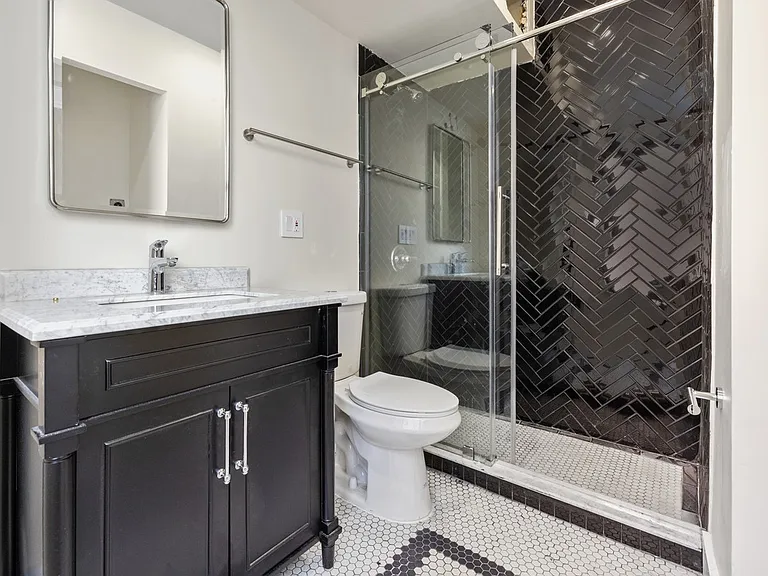 138 E 38th St #5D — Photo 3