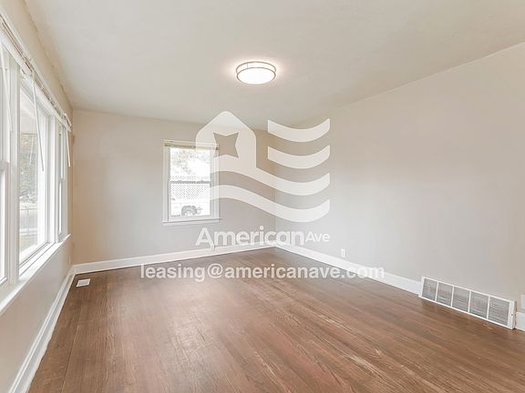 18192_002_living_room_3.jpg