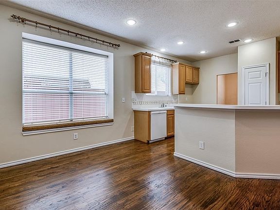 2nd image of 1665 Castle Rock Dr