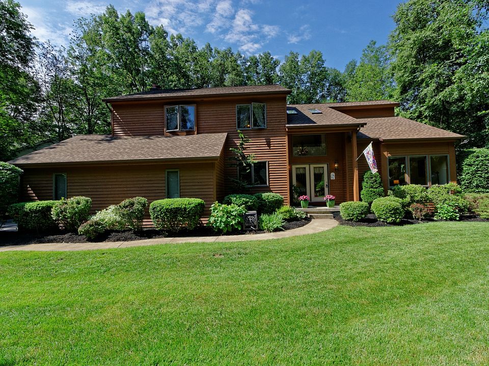 1st image of 12 Stratford Dr