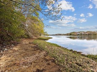 10 Quamhassett Rd, Bourne, MA 02532