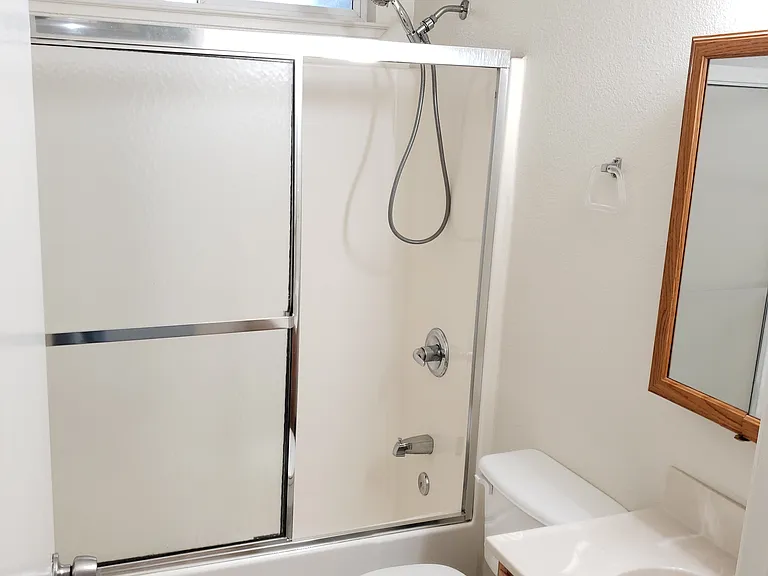 Sunset Vista Apartments — Photo 43