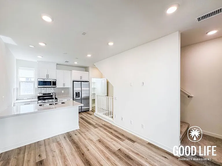 1582 Topeka Ave #4 — Photo 3