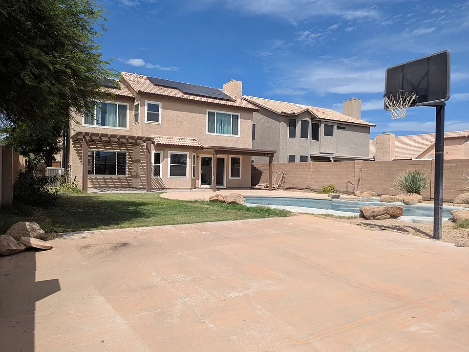 621 W Aire Libre Ave