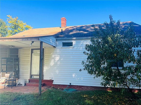5th image of 3704 Heath St