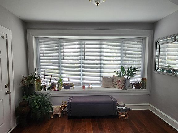 4th image of 8 Tremont Ave