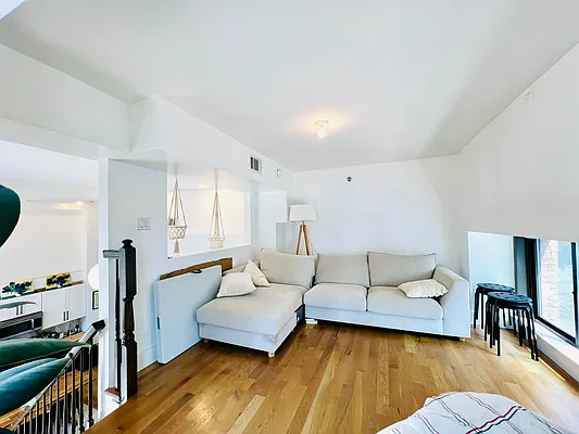 Rented by EXR | media 24