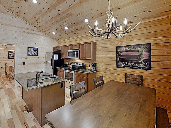 5th image of 128 White Oak Resort Way