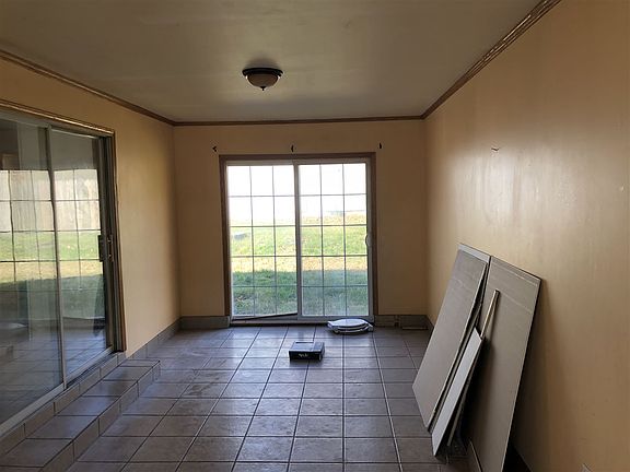 3rd image of 815 E Broadwell St