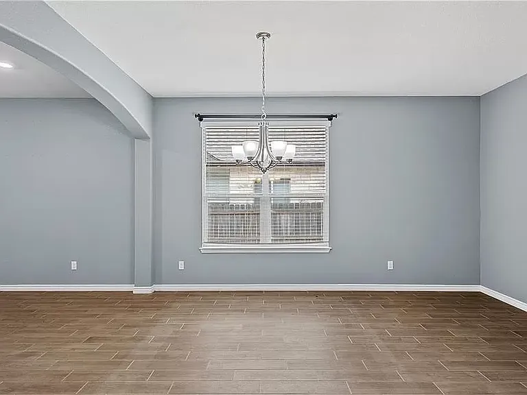 605 Lister Dr — Photo 7