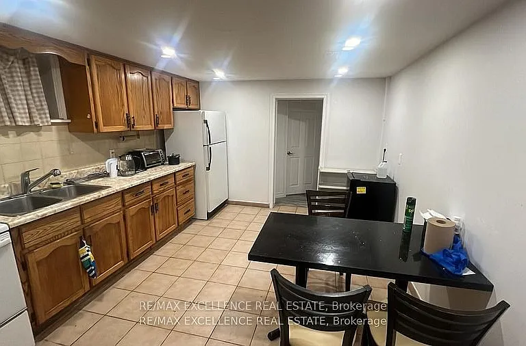 25 Garratt Blvd — Photo 2