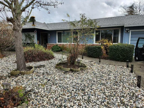 2560 Barona Place, Santa Rosa, CA 95405