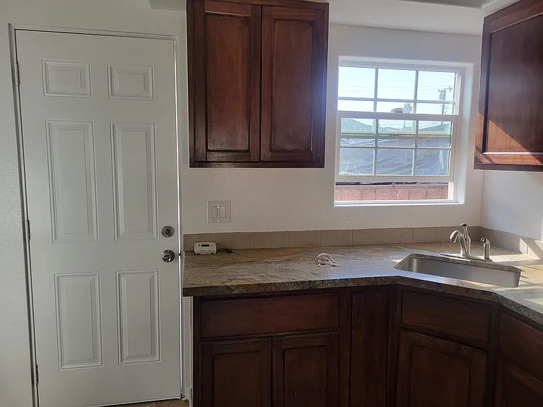 12241 Peach St — Photo 16