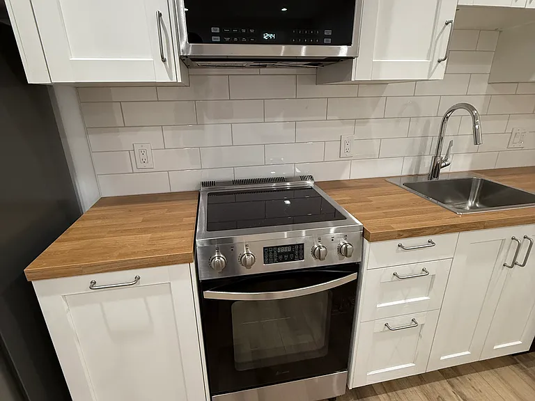 1509 N Hollywood Way #C — Photo 16